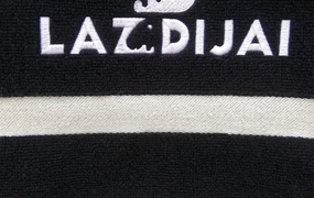 Rankšluostis su logotipu Lazdijai ir su maišeliu (didelis)
