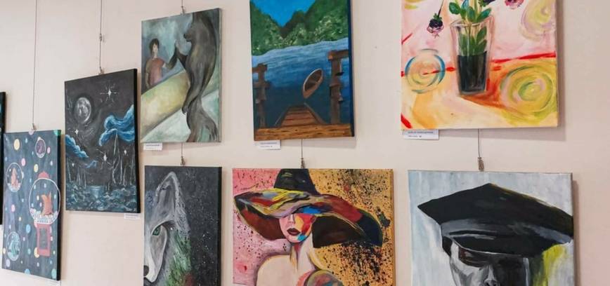 Exhibition of paintings by fourth grade students 