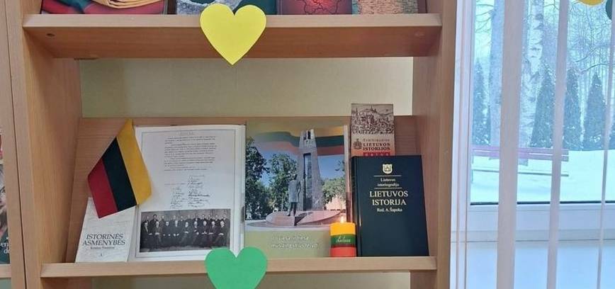 Literatūrinė paroda „Tu tokia maža,tyli“