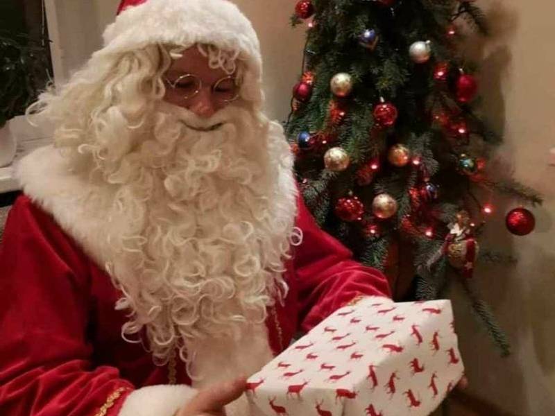 Spotkanie ze Świętym Mikołajem w pokoju zabaw