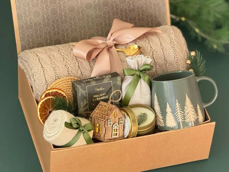 Weihnachtskampagne „Warme Geschenkkörbe für Einsame“