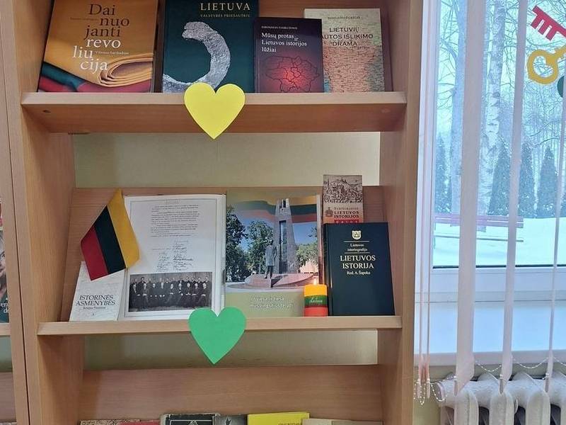 Literatūrinė paroda „Tu tokia maža,tyli“